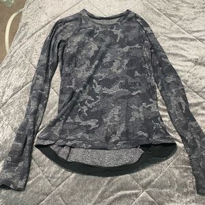 Lululemon rulu long sleeve in dark grey camo